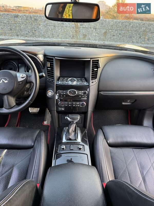 Позашляховик / Кросовер Infiniti QX70 2015 в Мукачевому