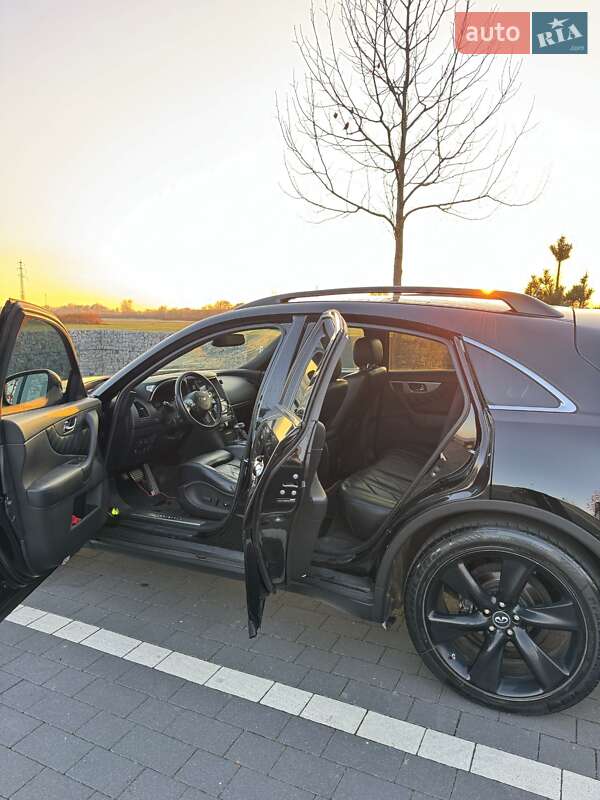 Позашляховик / Кросовер Infiniti QX70 2015 в Мукачевому