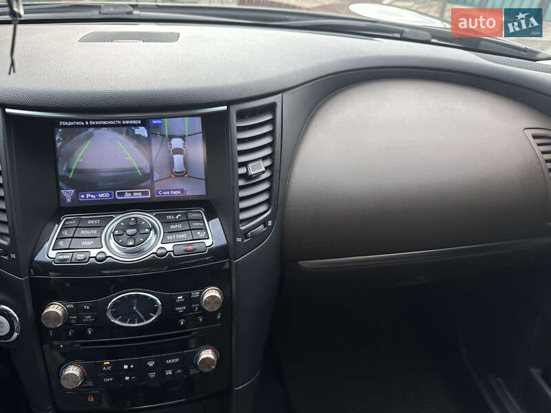 Внедорожник / Кроссовер Infiniti QX70 2013 в Полтаве