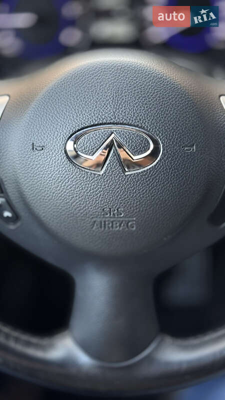 Внедорожник / Кроссовер Infiniti QX70 2016 в Одессе