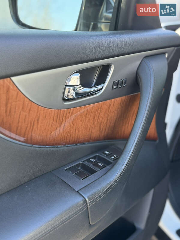 Внедорожник / Кроссовер Infiniti QX70 2014 в Крюковщине фото 16 Внедорожник / Кроссовер Infiniti QX70 2014 в Крюковщине