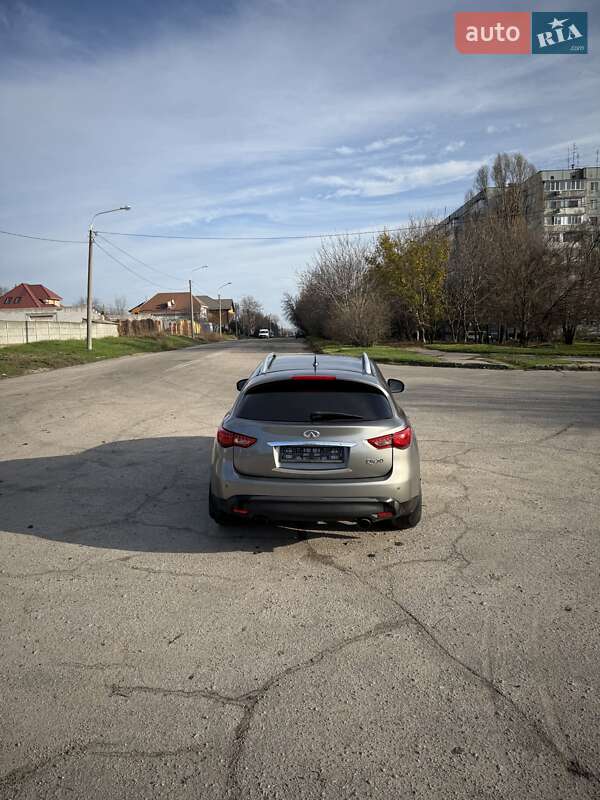 Внедорожник / Кроссовер Infiniti QX70 2013 в Запорожье