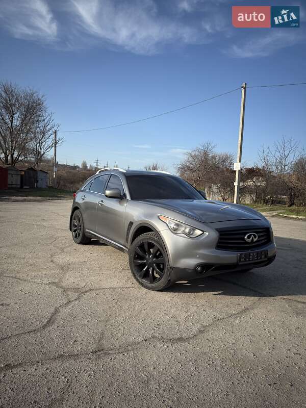 Внедорожник / Кроссовер Infiniti QX70 2013 в Запорожье
