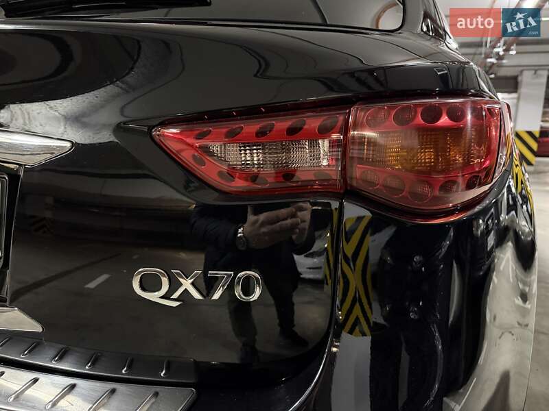 Внедорожник / Кроссовер Infiniti QX70 2013 в Киеве