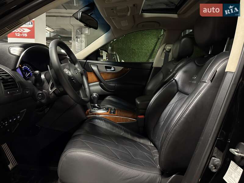 Внедорожник / Кроссовер Infiniti QX70 2013 в Киеве