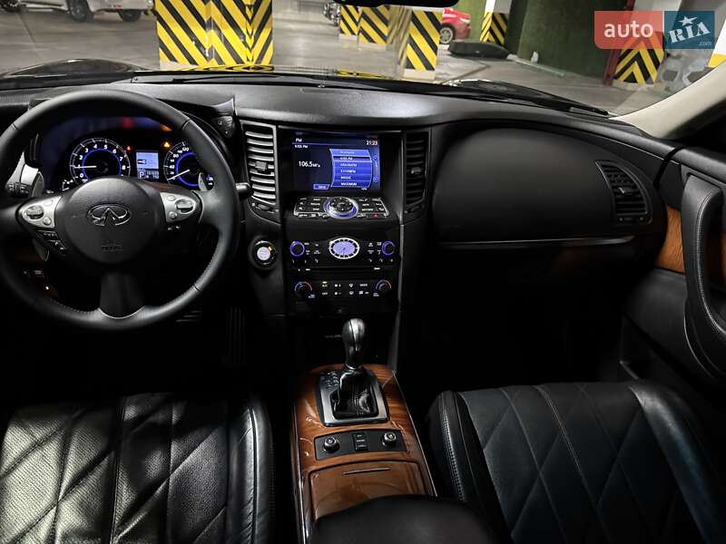 Внедорожник / Кроссовер Infiniti QX70 2013 в Киеве