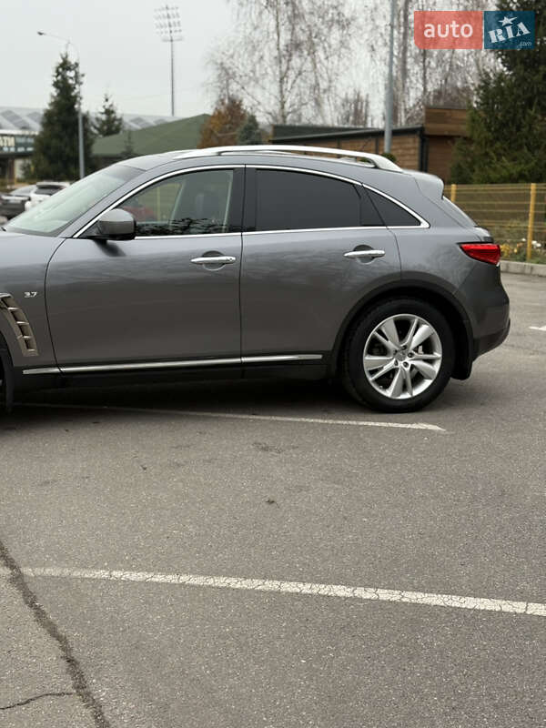 Внедорожник / Кроссовер Infiniti QX70 2015 в Александрие