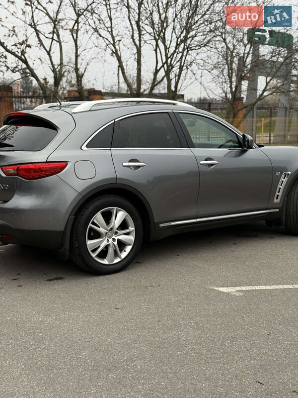 Внедорожник / Кроссовер Infiniti QX70 2015 в Александрие