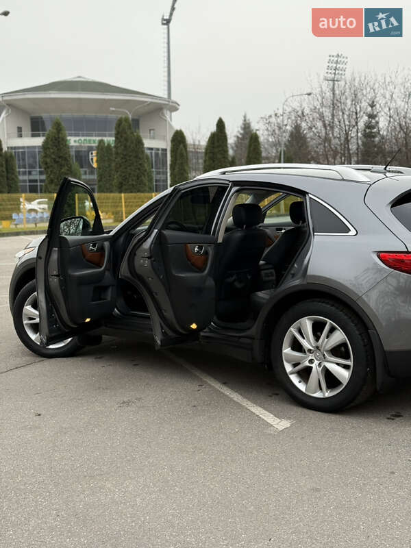 Внедорожник / Кроссовер Infiniti QX70 2015 в Александрие