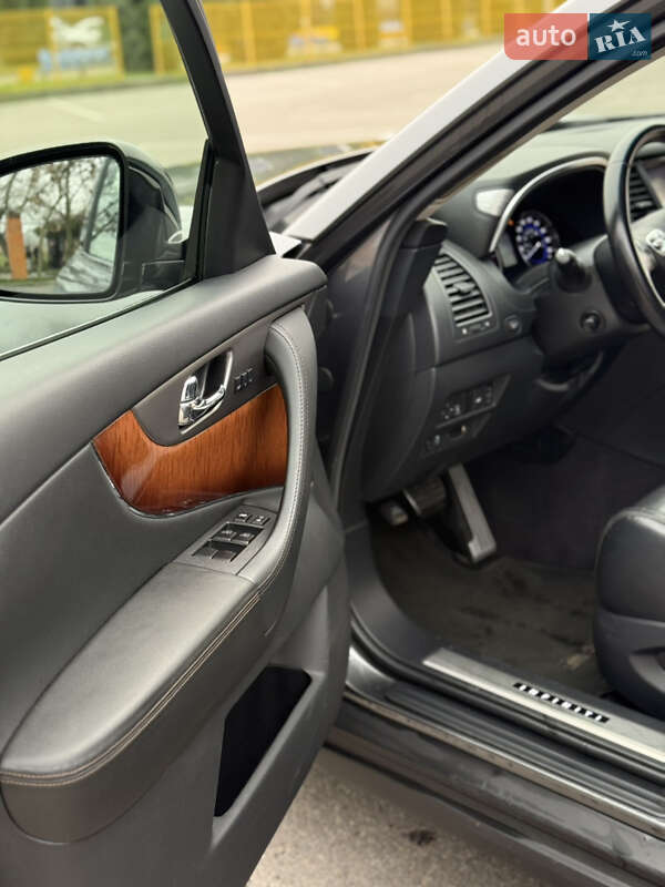 Внедорожник / Кроссовер Infiniti QX70 2015 в Александрие