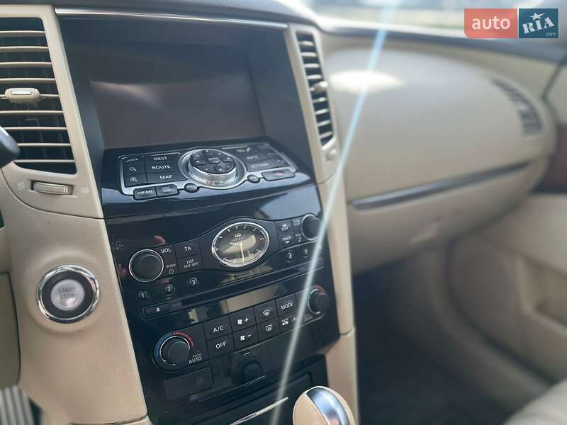 Внедорожник / Кроссовер Infiniti QX70 2016 в Киеве