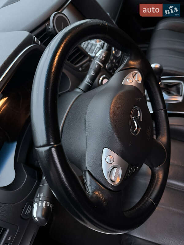 Позашляховик / Кросовер Infiniti QX70 2016 в Києві