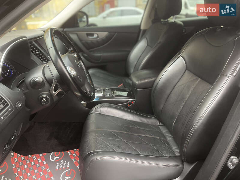 Внедорожник / Кроссовер Infiniti QX70 2015 в Киеве