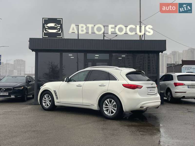 Позашляховик / Кросовер Infiniti QX70 2015 в Києві