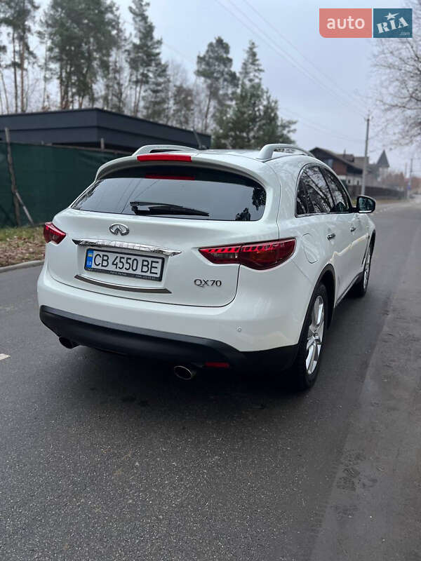 Внедорожник / Кроссовер Infiniti QX70 2015 в Киеве