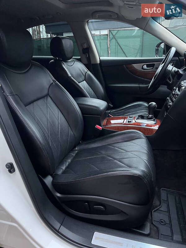 Внедорожник / Кроссовер Infiniti QX70 2015 в Киеве