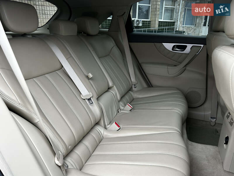 Внедорожник / Кроссовер Infiniti QX70 2016 в Николаеве