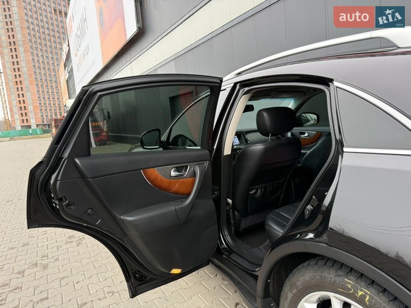 Внедорожник / Кроссовер Infiniti QX70 2014 в Киеве