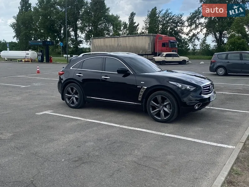 Infiniti QX70