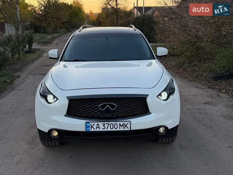 Infiniti QX70