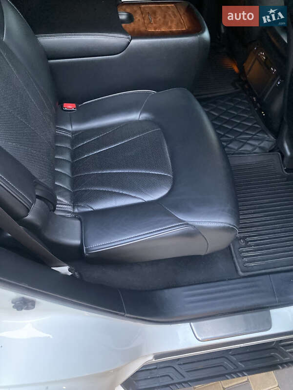 Внедорожник / Кроссовер Infiniti QX80 2015 в Могилев-Подольске