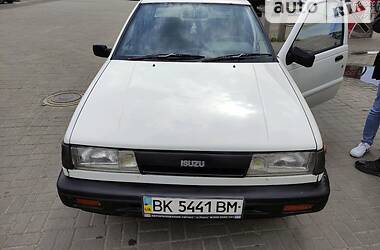 Седан Isuzu Gemini 1992 в Ровно