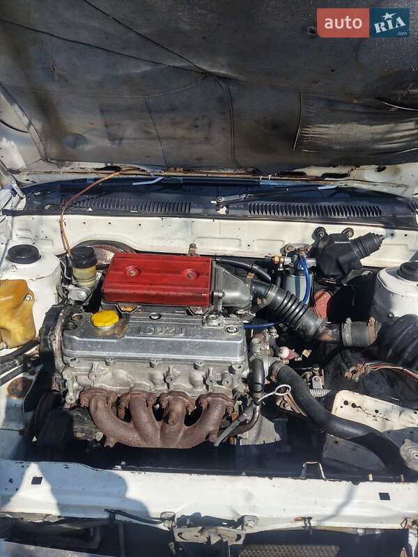 Седан Isuzu Gemini 1986 в Раздельной