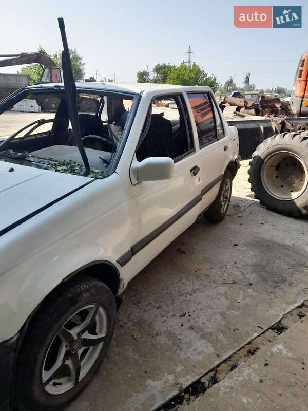 Седан Isuzu Gemini 1989 в Херсоне