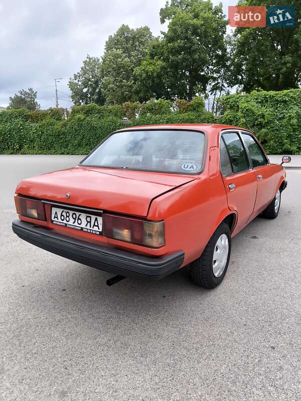 Седан Isuzu Gemini 1982 в Днепре