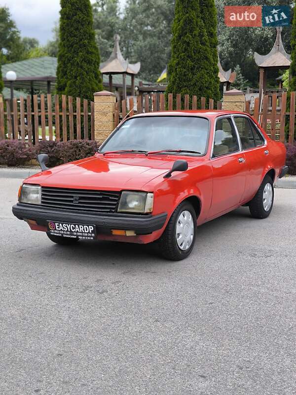 Седан Isuzu Gemini 1982 в Днепре