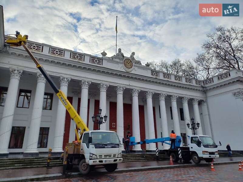 Автовышка Isuzu NQR 2014 в Одессе