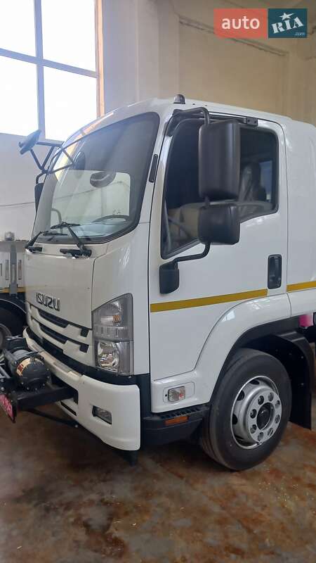 Isuzu NQR 2022