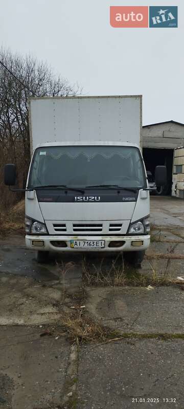 Грузовой фургон Isuzu NQR 2012 в 