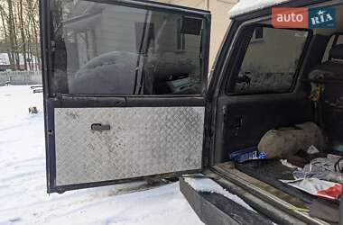 Внедорожник / Кроссовер Isuzu Trooper 1988 в 