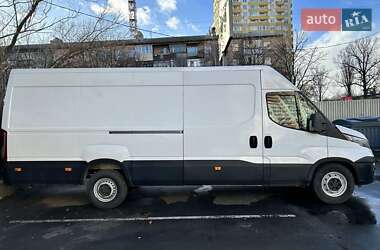 Вантажний фургон Iveco 35S13 2015 в Борисполі