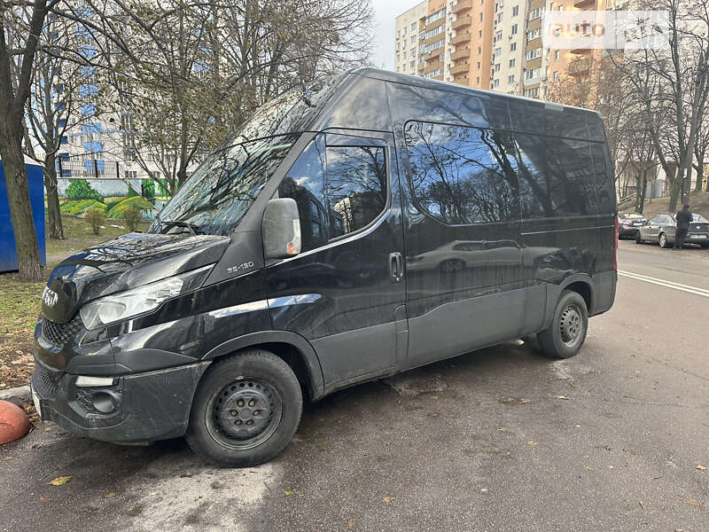 Вантажопасажирський фургон Iveco Daily груз.-пасс. 2015 в Києві