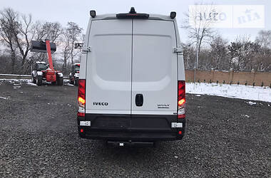 Грузовой фургон Iveco Daily 2016 в 