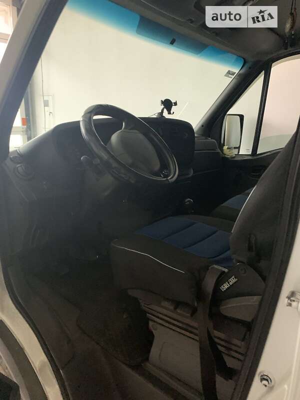 Грузовой фургон Iveco Daily 2005 в Хусте
