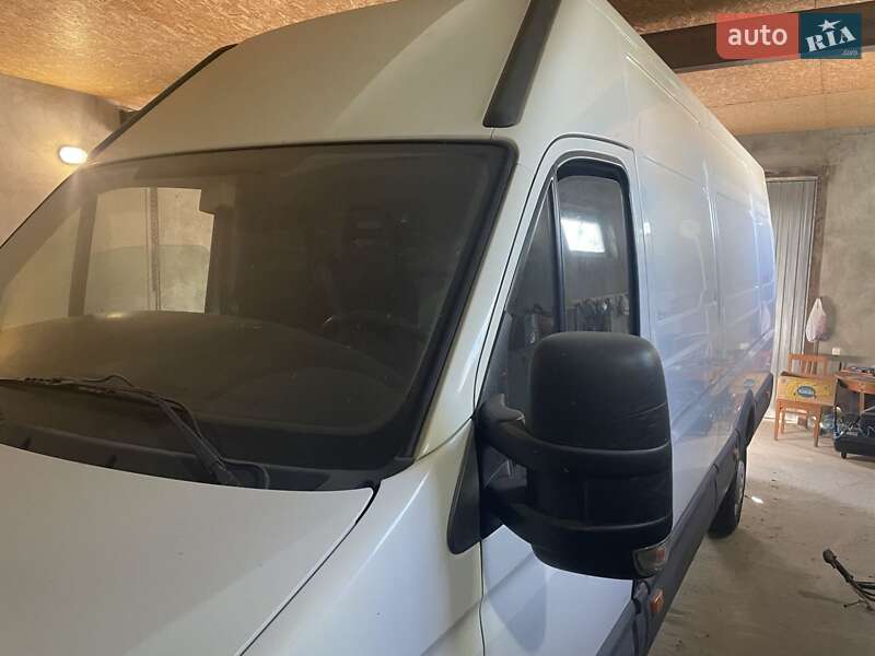 Мінівен Iveco Daily 2013 в 