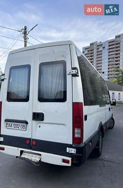 Приміський автобус Iveco Daily 2000 в 