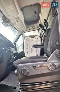 Грузовой фургон Iveco Daily 2016 в 
