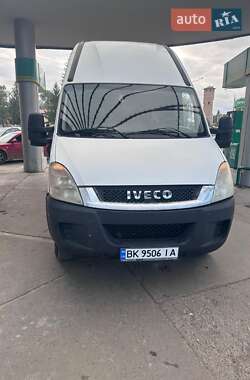 Вантажний фургон Iveco Daily 2012 в Чернівцях