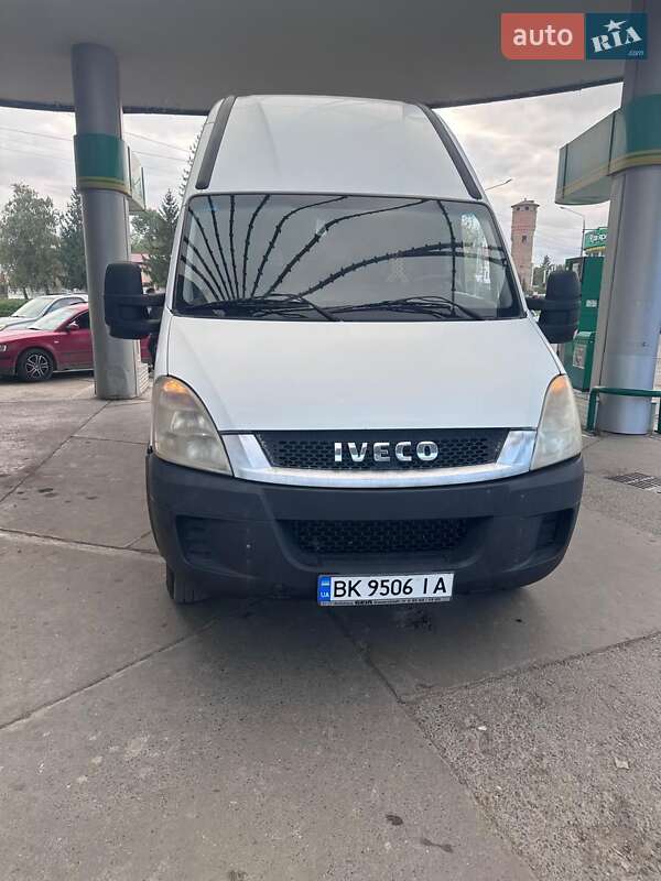 Грузовой фургон Iveco Daily 2012 в 