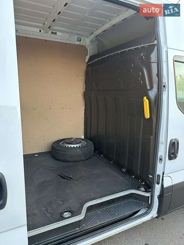 Грузовой фургон Iveco Daily 2023 в Рава-Русской