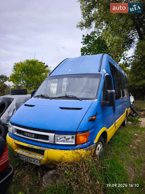 Пригородный автобус Iveco Daily 2004 в Каневе