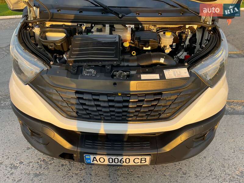 Автовоз Iveco Daily 2020 в Ужгороде