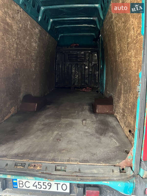 Грузовой фургон Iveco Daily 2005 в Львове