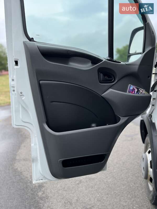 Грузовой фургон Iveco Daily 2012 в Мукачево