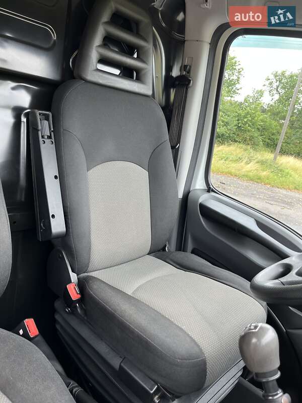 Грузовой фургон Iveco Daily 2012 в Мукачево