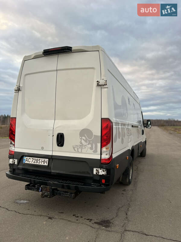 Микроавтобус грузовой (до 3,5т) Iveco Daily 2015 в Луцке